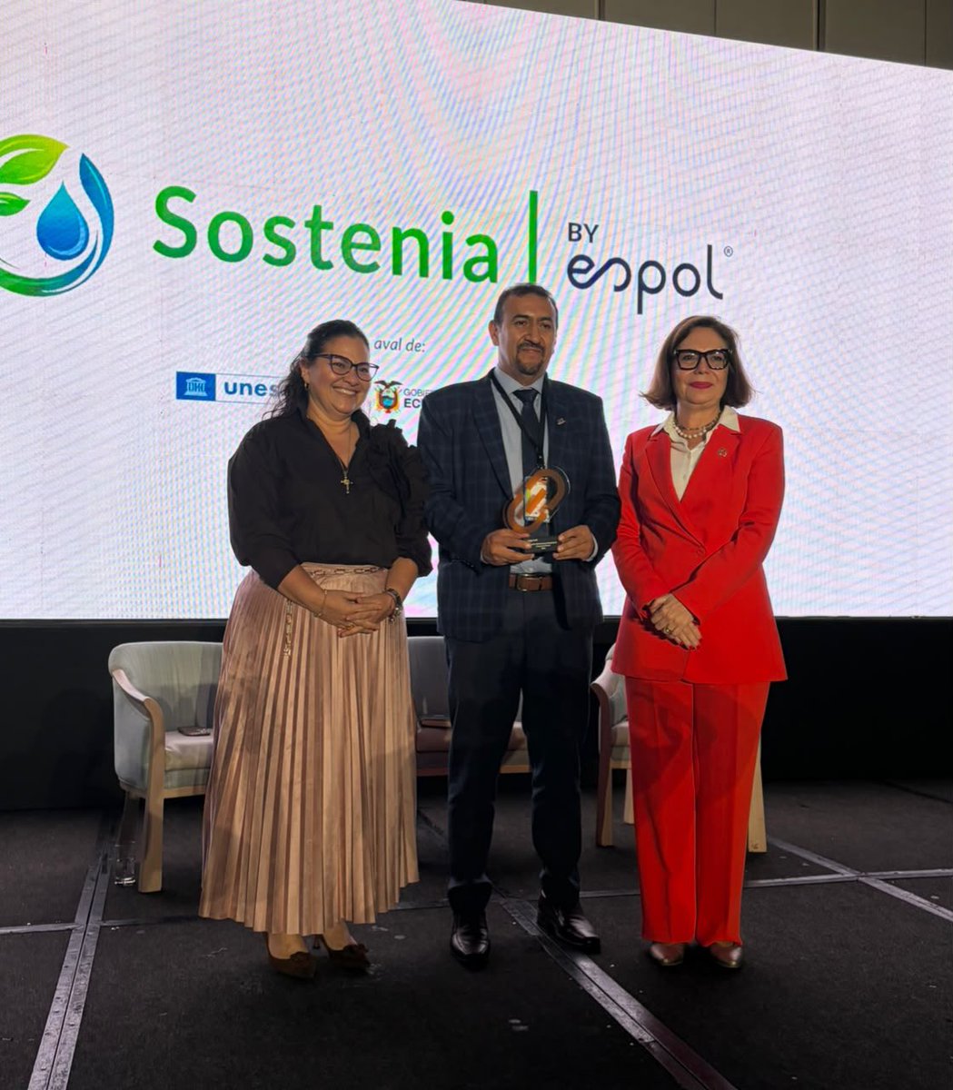 UNLoficial's tweet photo. 🏆 ¡El reconocimiento ya está en casa!

🙌 La #UNL se coronó con el Primer Lugar en la categoría Ambiental de los Premios MetaRed S, entre 84 proyectos de 49 universidades de Iberoamérica. 🌎 https://t.co/lHkyDlooWE