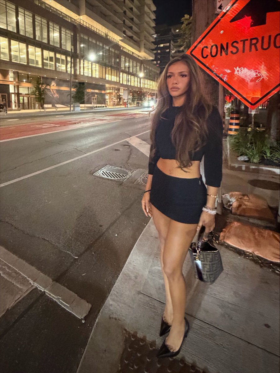 demisxxual's tweet photo. The sign ruined my photo /: https://t.co/fJ0K81c4nv