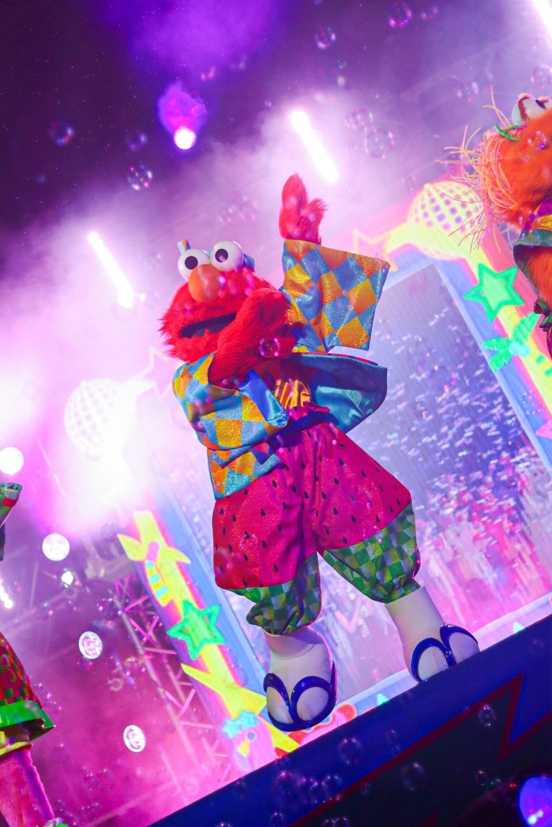 elmo_omochi's tweet photo. 皆んなと一緒に盆踊り🏮♫✨💧🫧

#USJファン #USJ #ユニバ　
#NolimitグロウアップOhマツリ 
#エルモ https://t.co/IF4i10Hf5A
