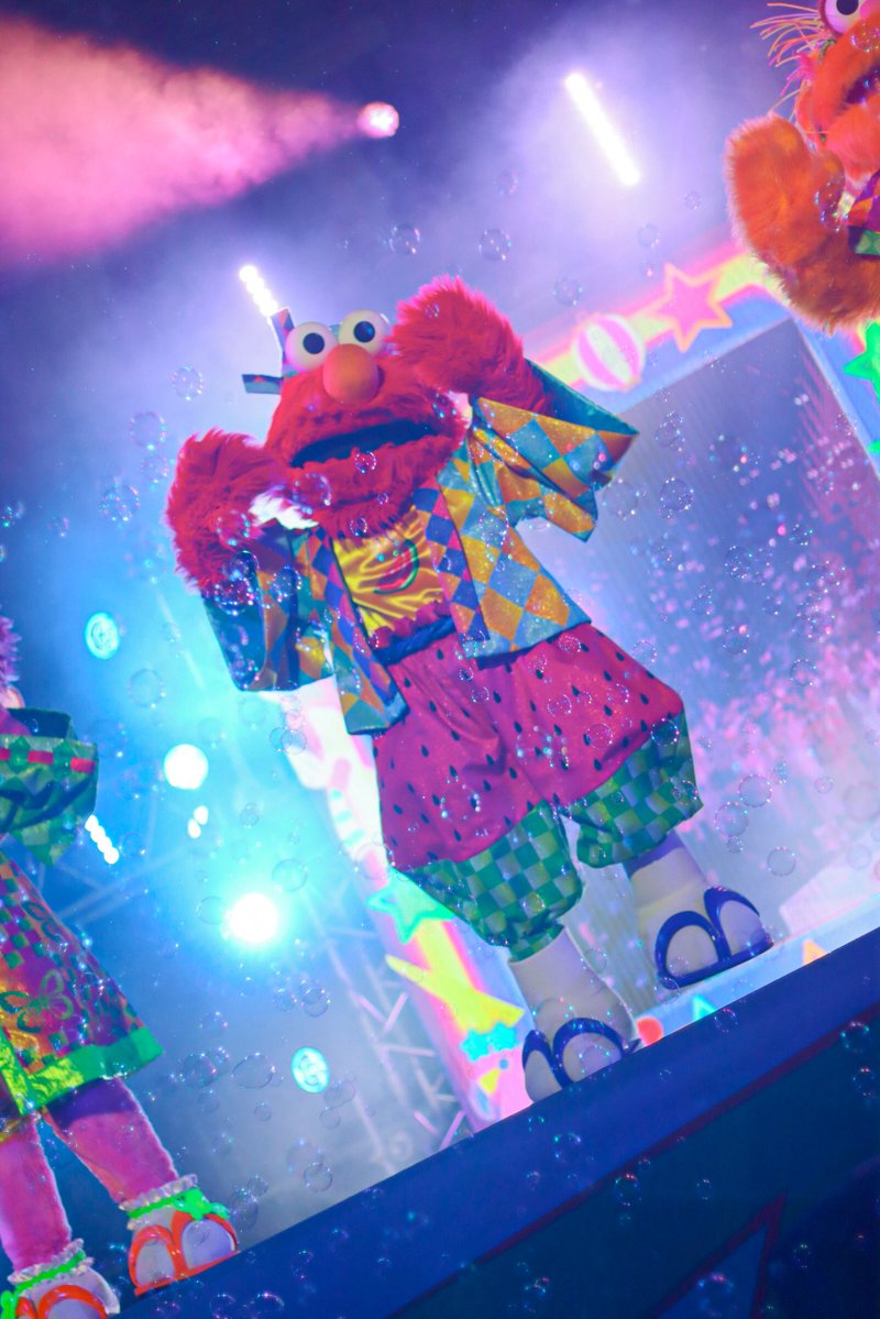 elmo_omochi's tweet photo. 皆んなと一緒に盆踊り🏮♫✨💧🫧

#USJファン #USJ #ユニバ　
#NolimitグロウアップOhマツリ 
#エルモ https://t.co/IF4i10Hf5A