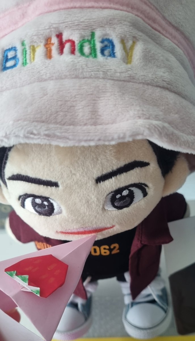 lovesingto14's tweet photo. 우리 싱토왕자님의 생일을 진심으로 축하해요~🥳🥳🥳 오늘 하루 그 누구보다 행복하고 즐겁게 보내고, 우리 싱토왕자님이 바라는 소원 모두 이뤄지고, 앞으로도 꽃길만 밟길 바랄게요~🙏🥰 우리 싱토왕자님을 영원히 응원하고 좋아할게요~🥰🦁 💛🫶

#SingtoBD2026
#SingtoPrachaya 
@stjinx_maya https://t.co/SzS5lTUwbz