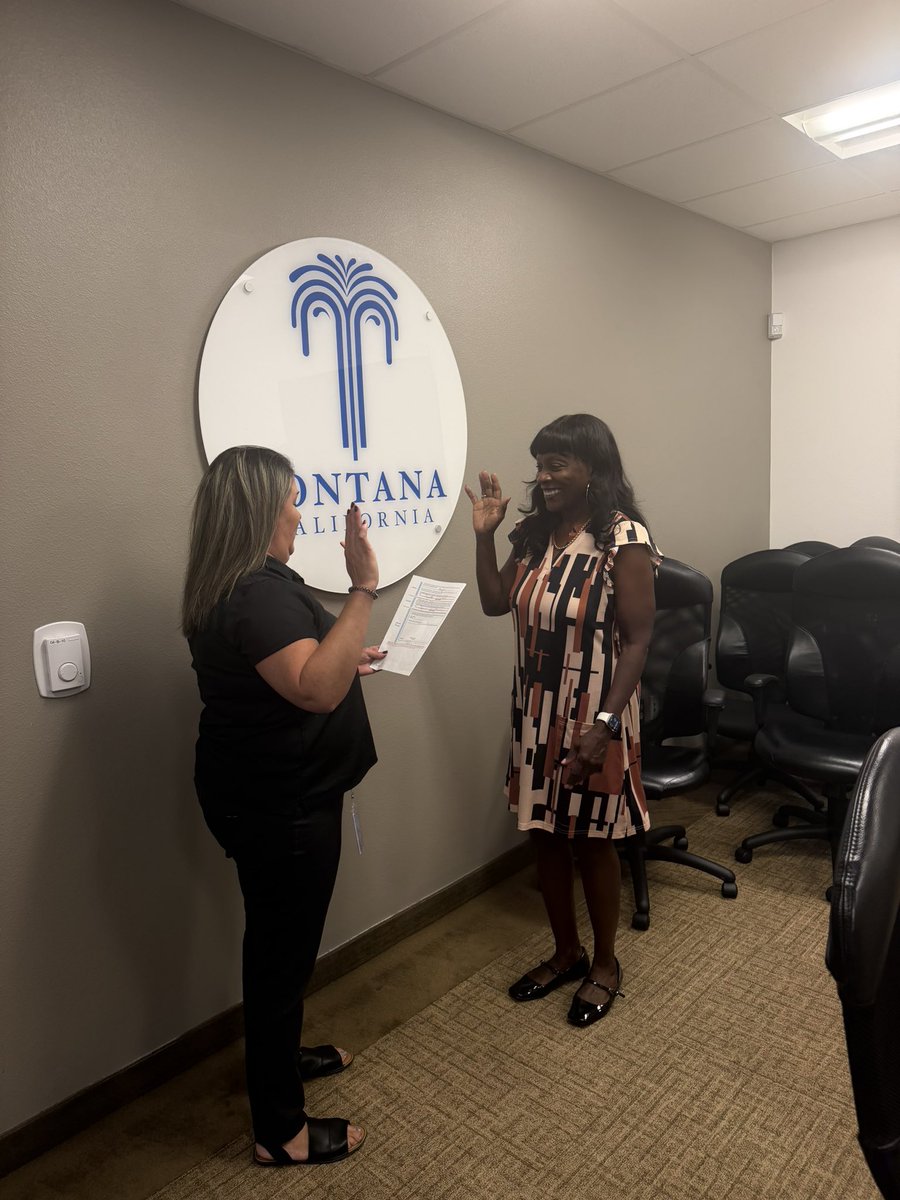 AcqieWarren's tweet photo. Today, I officially filed my nomination papers for another term as Mayor of Fontana.
I’m honored to continue serving the city I love. Thank you to Supervisor Jesse Armendarez for your friendship and support.
Team Fontana 2026 is ready. Let’s Do It Again!
#mayorwarren https://t.co/dUr2QRAlie