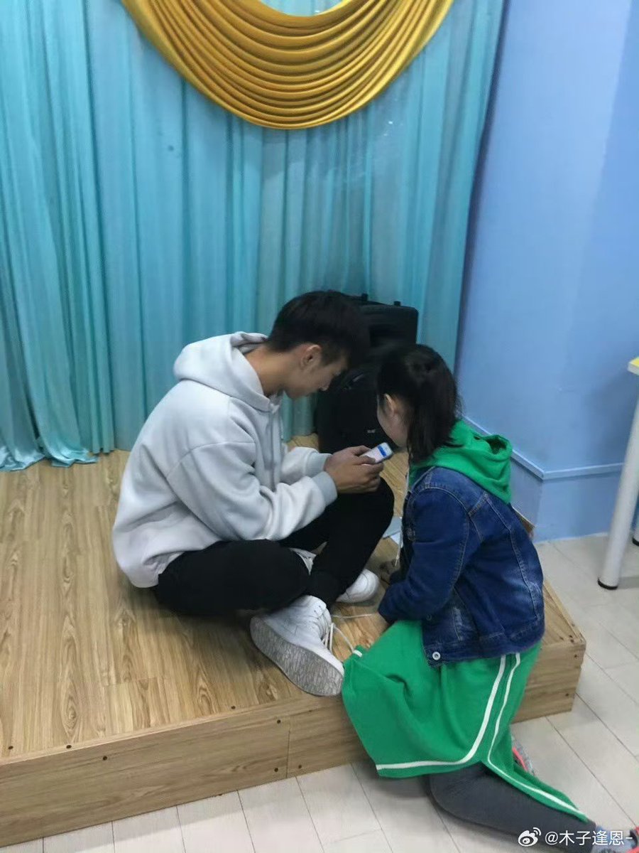 xxjiayi's tweet photo. Peien as a teacher🥹
he gets along with kids so well, our Mama🩵💠 https://t.co/IWiVWiHZMj