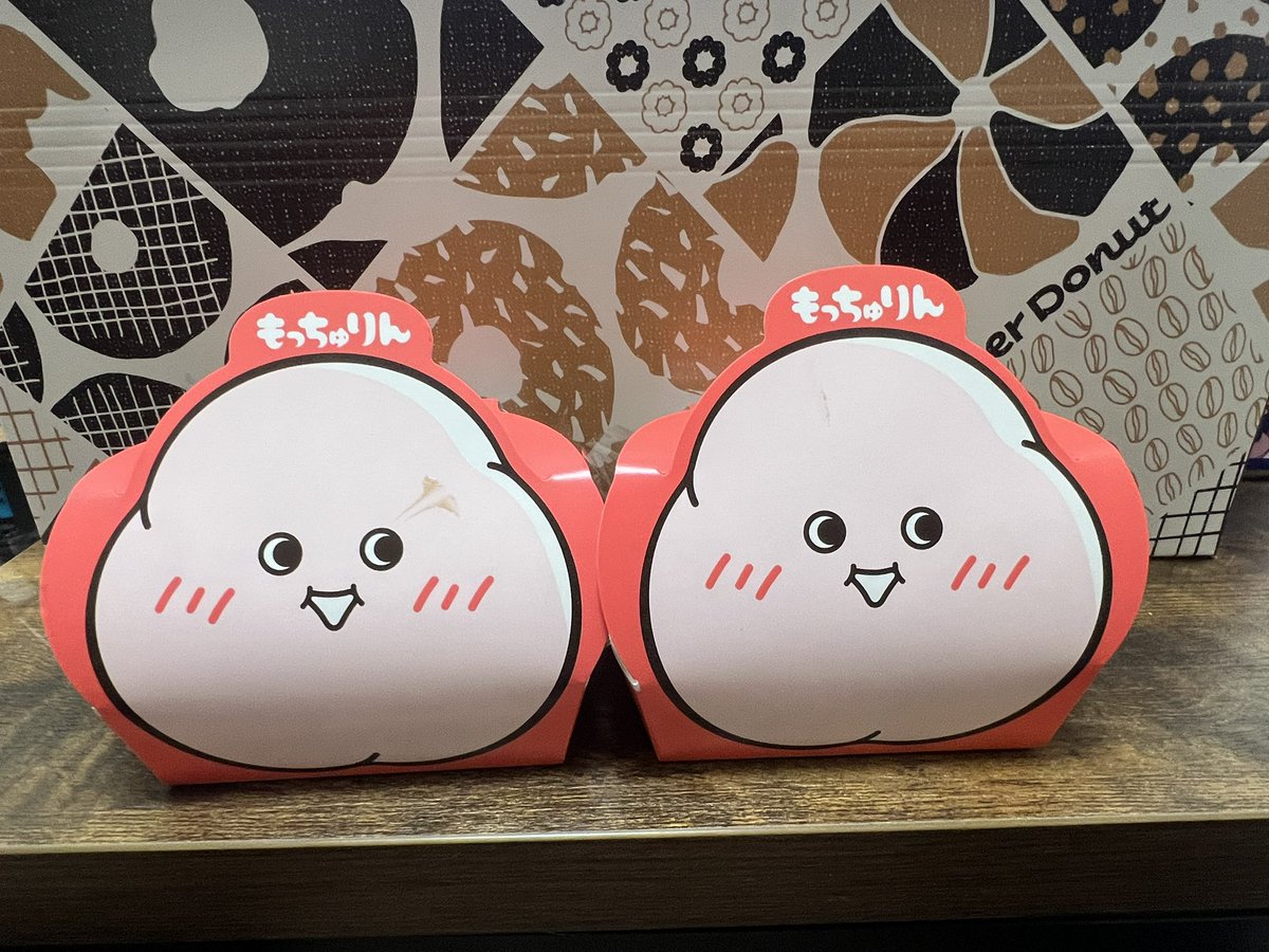SyarotyanGSR's tweet photo. 写真撮るだけ撮ってXに上げるの忘れてた(ﾉ≧ڡ≦)☆

初もっちゅりん美味しかった！
みたらしもきな粉も凄く美味しい(*´～｀*)ŧ‹"ŧ‹"ŧ‹"
レギュラーメニュー化して欲しいな😭

土曜日に初ディズニーオンアイスに行ってきました！まさかの最後にSnowManの宮舘さんも登場して感動✨️ https://t.co/QJjlzPYhfN