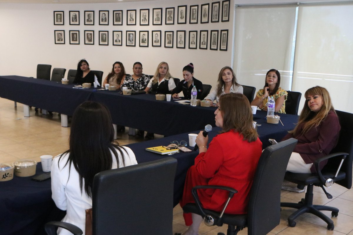 fmhdz's tweet photo. Hoy realizamos el primer desayuno de la Sección Especializada de Mujeres Empresarias de CANACO SERVYTUR San Luis Potosí, un espacio que tengo el honor de coordinar.
Estoy segura de que este será el comienzo de una red de mujeres que, impulsaremos el crecimiento económico de SLP https://t.co/26XOEPm0qP