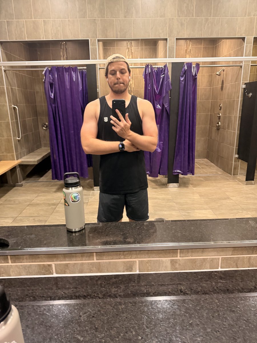 Delta1102's tweet photo. Had my first day at my new job today https://t.co/MzEqpfcC3s
