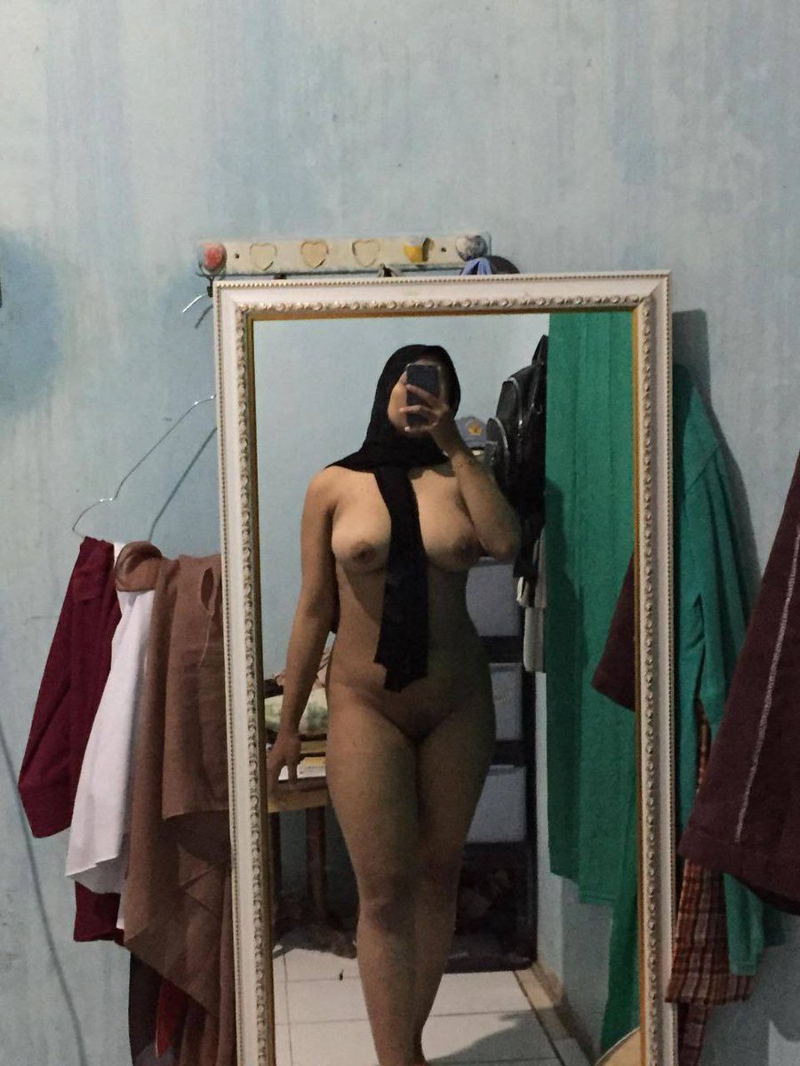 sopodito's tweet photo. mantep bener ni mba anni calon calon binor nakal 🤤
#annimuyassaroh # hijabbugil #bugil #binor #viral #yogyakarta #tobrut https://t.co/ShWYDHZWmy