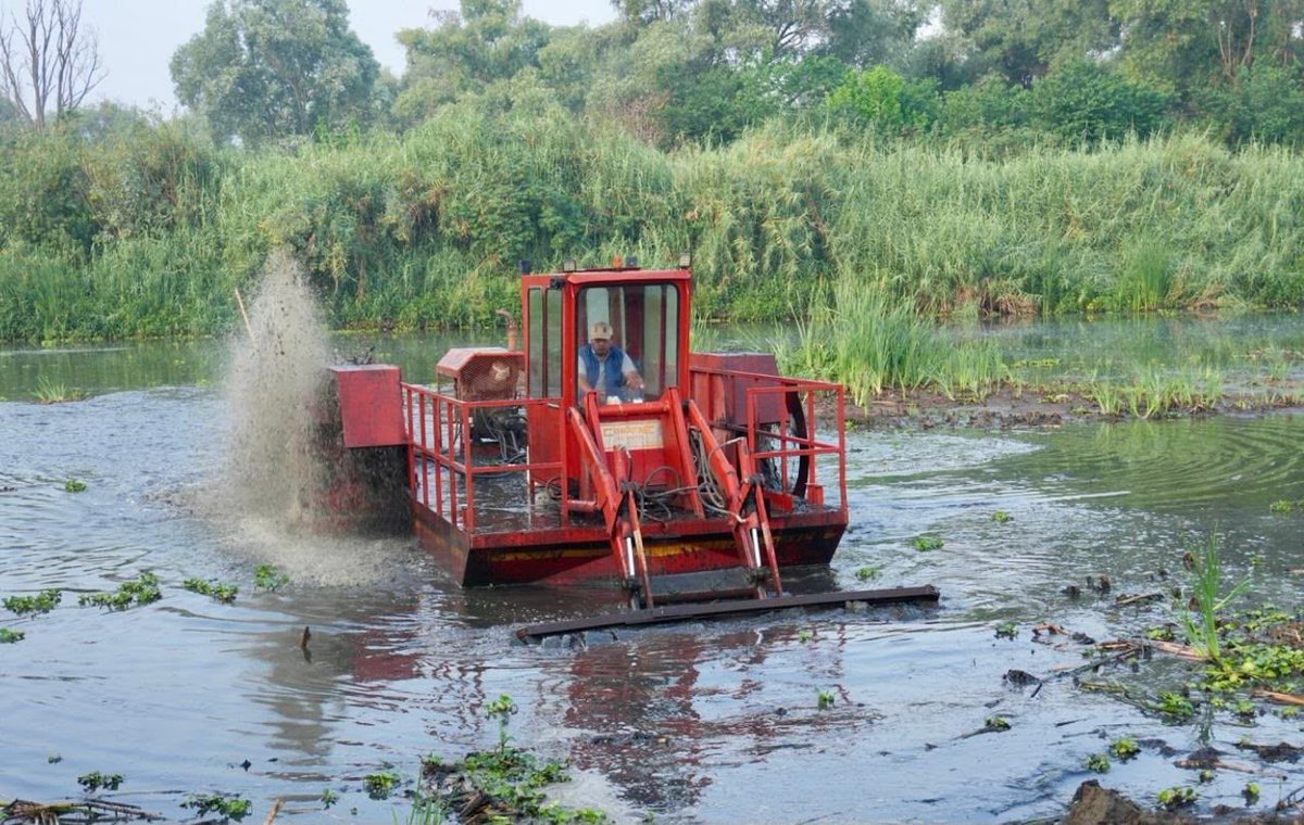 Portal_Mich's tweet photo. Consolidan rescate del lago de Pátzcuaro con obras en canal Erongarícuaro https://t.co/SnPiqKbZOD https://t.co/TcEgifTjt7