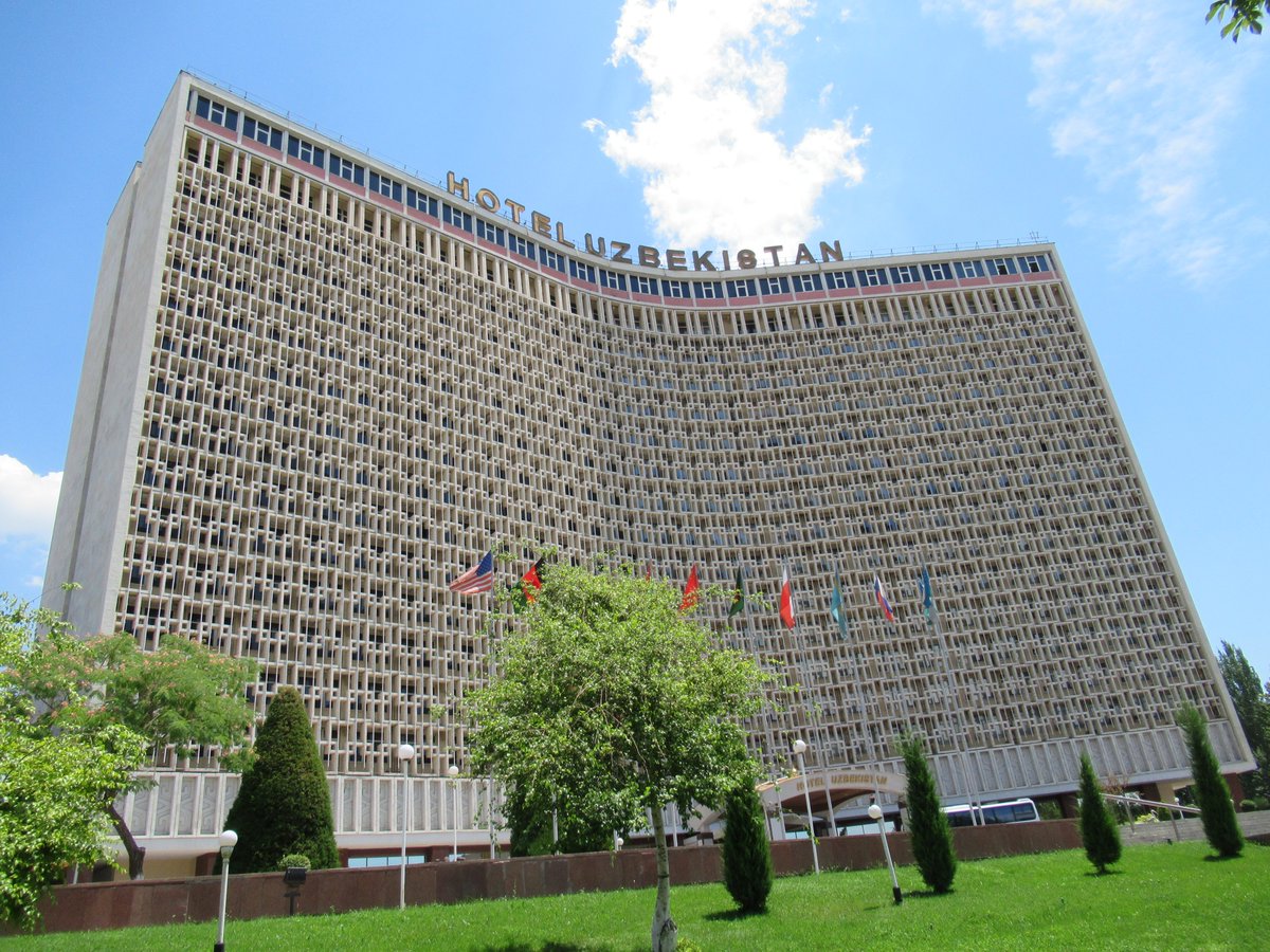 erkaniharbiye5's tweet photo. タシケントのモダニズム建築が世界遺産になるらしい。
ちゃんとした外観は撮っていないけれど、格好良いものをいくつか見たことがある。タシケント・サーカス Toshkent Sirki、歴史国立博物館 Tarixi Davlat Muzeyi、ホテル・ウズベキスタン‥‥‥。地下鉄は乗ったけれど、怖くて撮影しなかった。 https://t.co/jHK4Dskpwp