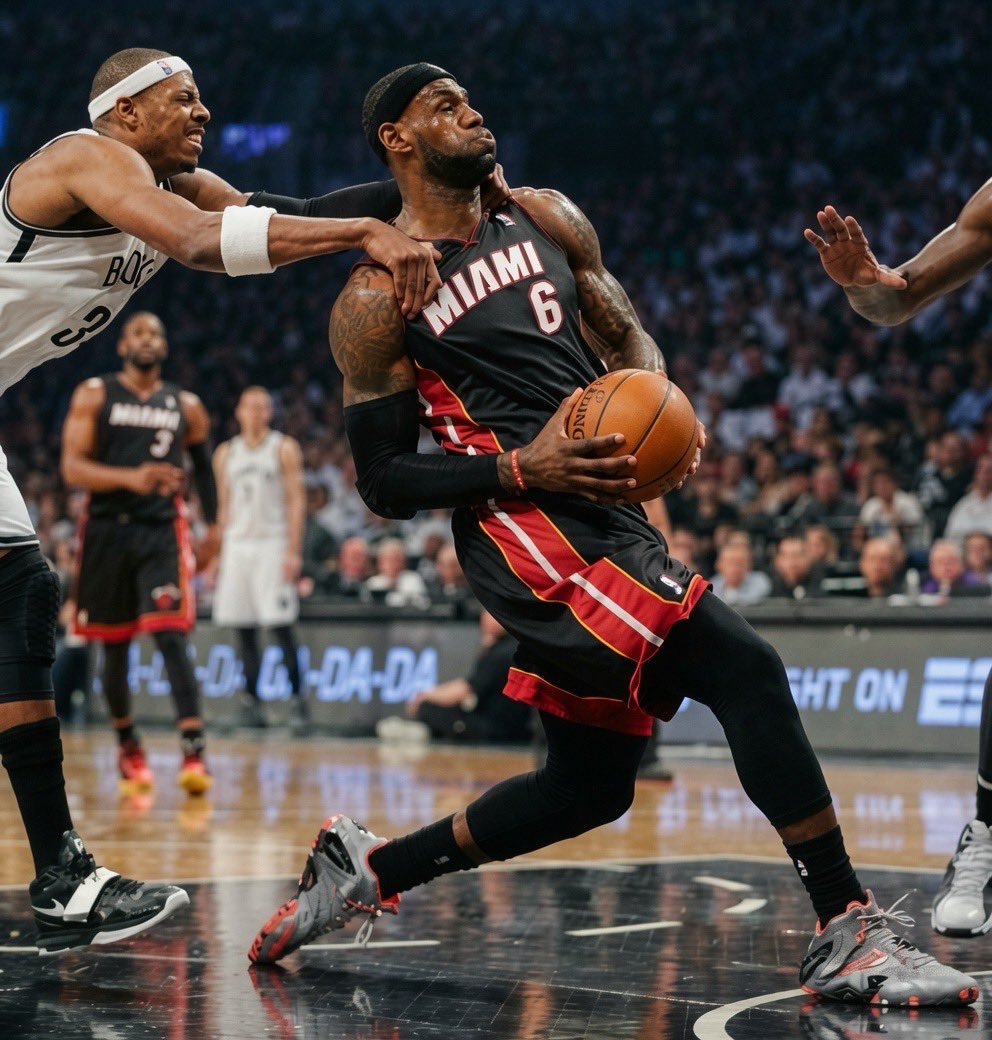 LBJsBest's tweet photo. How they tried to guard Prime LeBron 😭😭 https://t.co/GHICr4lnah