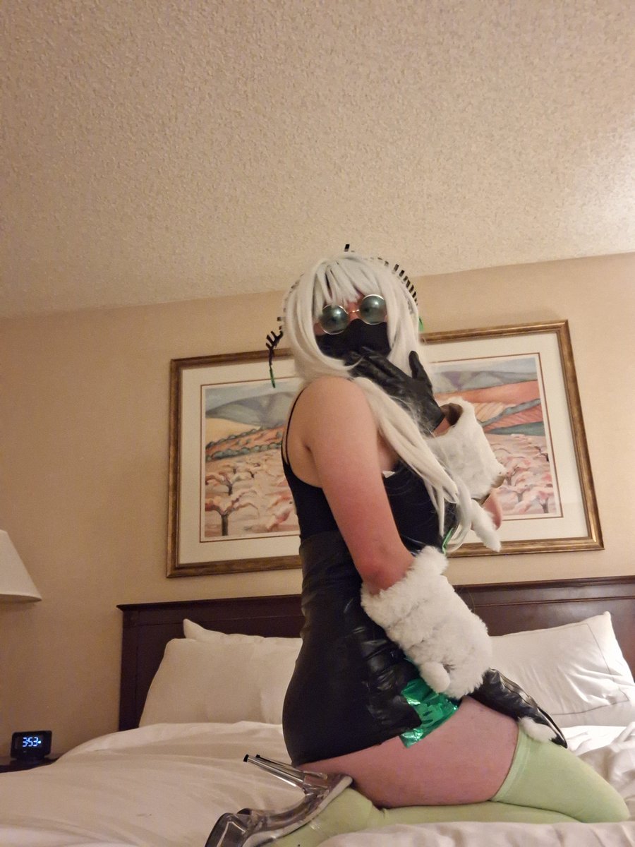 Lonesome_Tea's tweet photo. I put on the misandry mask to balance out the dudiper ass #junipart https://t.co/7biY54zN6Q