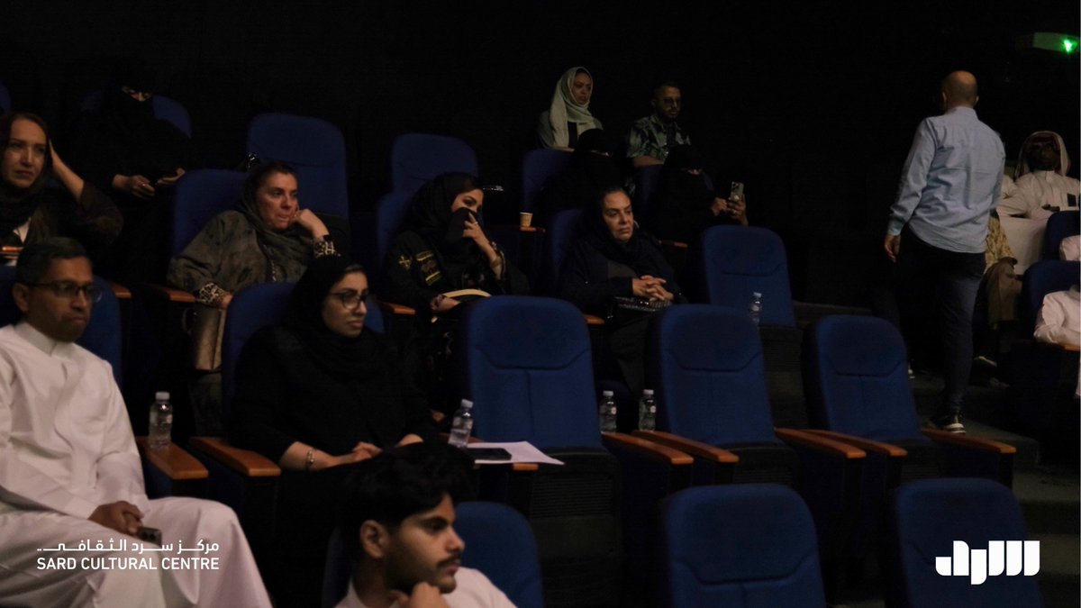 SardCulturalC's tweet photo. شهد نادي سينيرامابالتعاون مع مركز سرد الثقافي، أمسية ثقافية احتفت بكتاب “سينما الاستنساخ المصرية”
تخللها حفل توقيع للمؤلف الأستاذ خالد ربيع السيد، أعقبه حوار ثري أدارته الإعلامية الأستاذة ولاء حواري، ناقش أبعاد الكتاب ورؤيته النقدية للسينما المصرية، وسط حضور من المهتمين بالسينما https://t.co/LUmBm6mivR