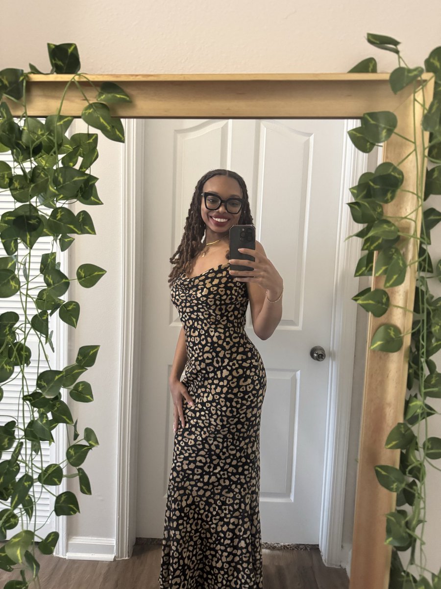 donavynlms's tweet photo. I look so good in this dress ✨🤎 https://t.co/go51d2sdwS
