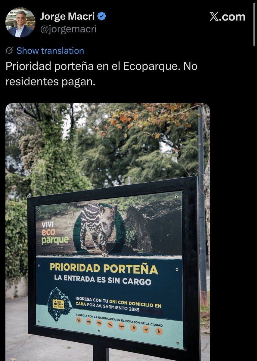 JulianRooUS's tweet photo. No estimado @jorgemacri: Entiendo que te hayas sumado a la ola autoritaria pero eso no es lo que te quiero remarcar. Te voy a enseñar algo que el dinero no puede comprar. Educación. Imagínate que alguien vaya al Eco Parque, dispuestos a pagar las entradas con sus hijos y lean ese cartel. Pensá en el impacto que eso genera. Pensá en la palabra Prioridad. Para que lo entiendas mejor: Imagina que vas con tu familia, dispuesto a pagar y el cartel diga: “Prioridad para no rengos. La entrada es sin cargo”. Como te sentirías? Que sentirían los tuyos? Entendes el impacto ahora, no? No?!