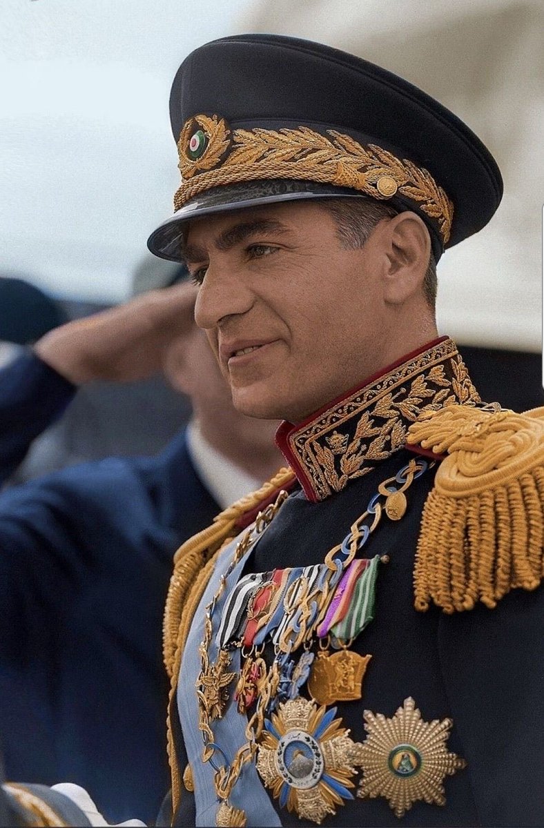 1819victory's tweet photo. @PahlaviReza جاوید شاه تا ابد ❤️❤️❤️ https://t.co/zskP7GUHmY