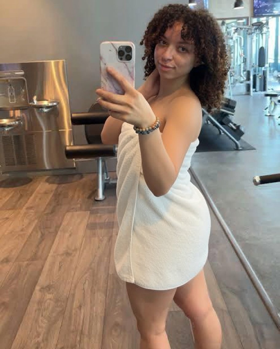 Emily_wallc's tweet photo. Wanna go take a shower with me .... say Hi 👋 and send me a dm #Countrygirl #shower #showertime #fitness https://t.co/ic37chtx0p