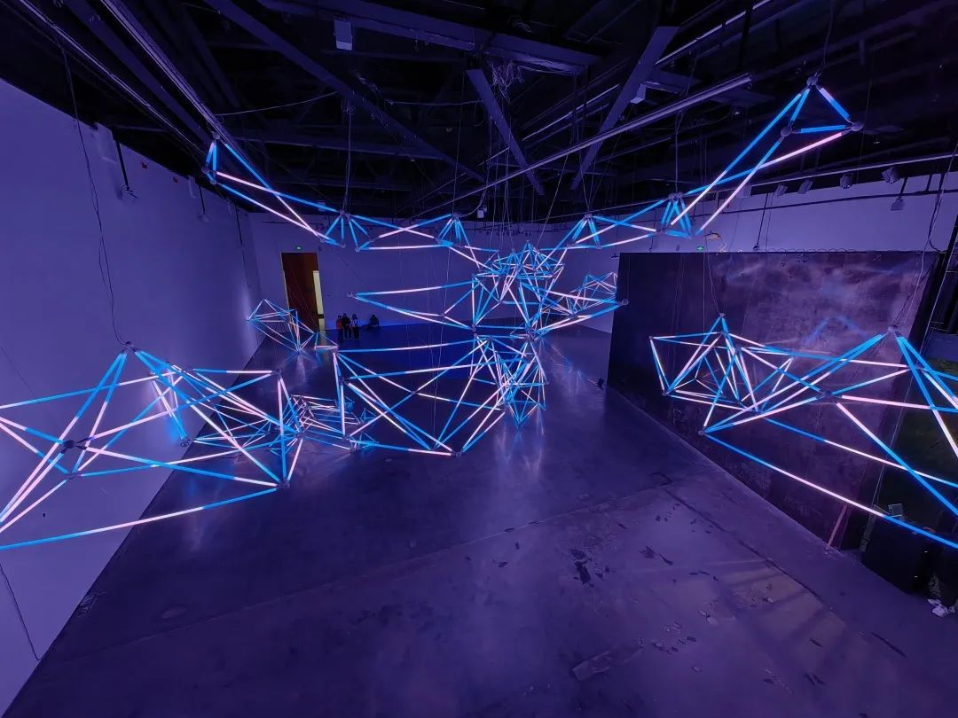 AdelaCarol33892's tweet photo. Step into tomorrow’s creativity at today’s pop-up art installation—touch, create, and connect with art that breathes.， https://t.co/JqKnZfiuFJ