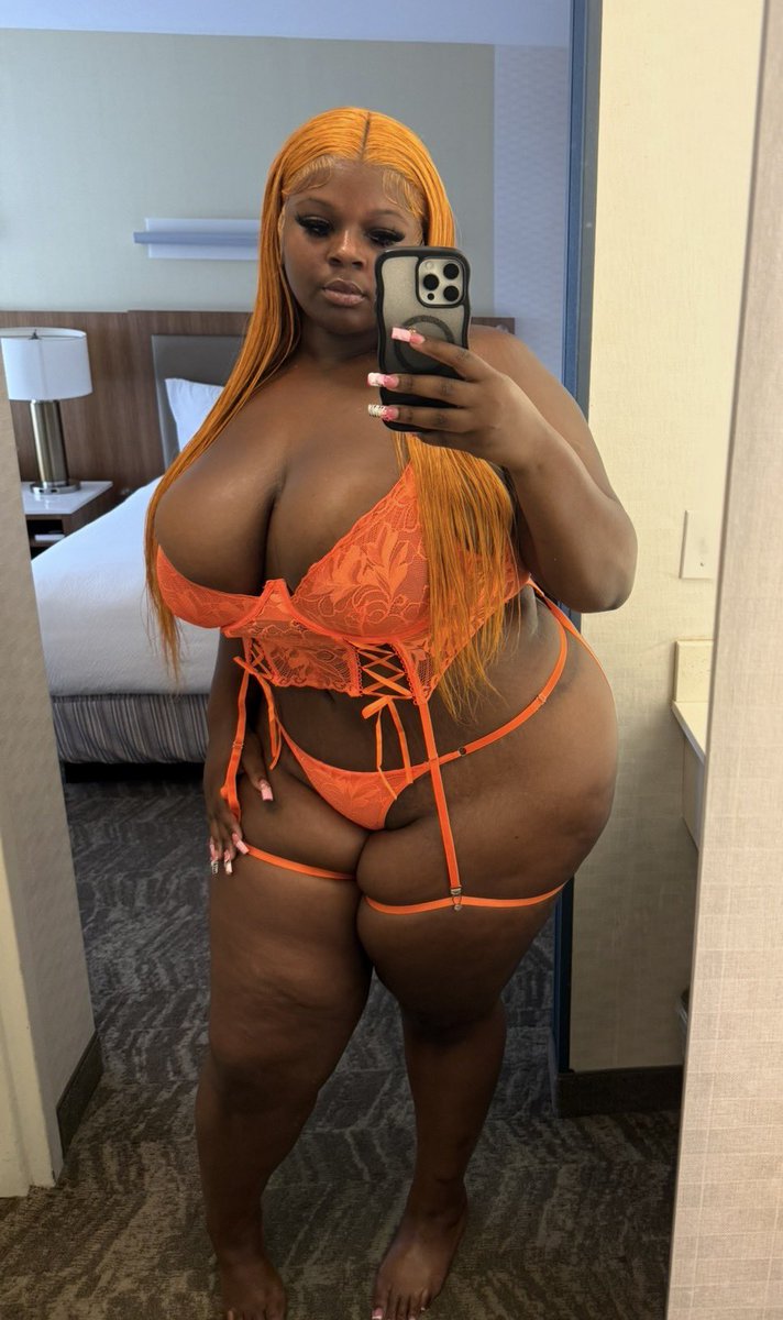 Vonnybbyyy's tweet photo. 🧡✨ Pretty girls make Mondays better. 🍊🤎 https://t.co/pDAB9pYn9t