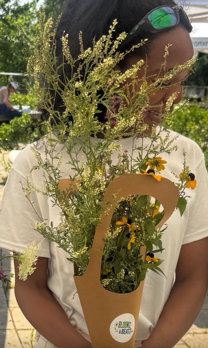 Zinzabell's tweet photo. Bloomz & Beatz Officially Outsideeee π»πΆβ¦ Our 1st Experience Was Filled With Flowers, Music, Nostalgia & Community During NYC Water Week! This Is Only The Beginning!!.. Where Should We Bloom Next? π π₯π€πΎππΏ
#BloomzAndBeatz #BronxCreatives #NYC #NYCWaterWeek #MobileFloralBar https://t.co/48ySOaZATp