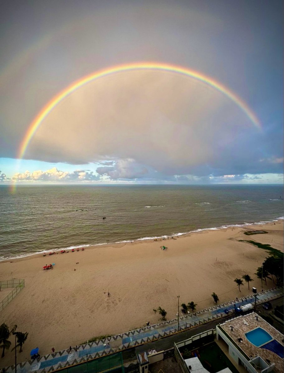 Viviifernande's tweet photo. Um arco-íris embelezando a Praia de Candeias em Recife.

Espetacular! 🌈

📸manasses https://t.co/gF8pRfzSGB