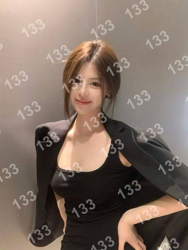 WisecarverApril's tweet photo. 👉助理@SkSk609
久久连妹子白嫖勿扰
看上了请截图妹子便客服快速安排
#枣庄
连崩溃都要挑场合的人，连眼泪都是静音模式。
枣庄市山亭区南官庄村健身广场 https://t.co/fPbWiE9KSD