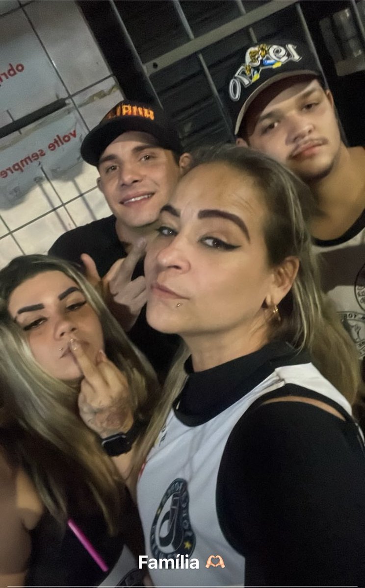 ritaDanoninho's tweet photo. Família em primeiro lugar 🥇 💢💞 https://t.co/iBPvULGS5A