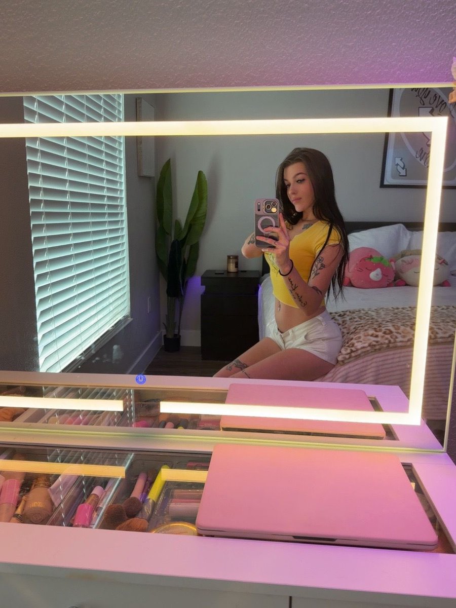 Kenzieflops's tweet photo. @summerxiris ugh summer you’re so pretty https://t.co/Aa2S8Hbc7y