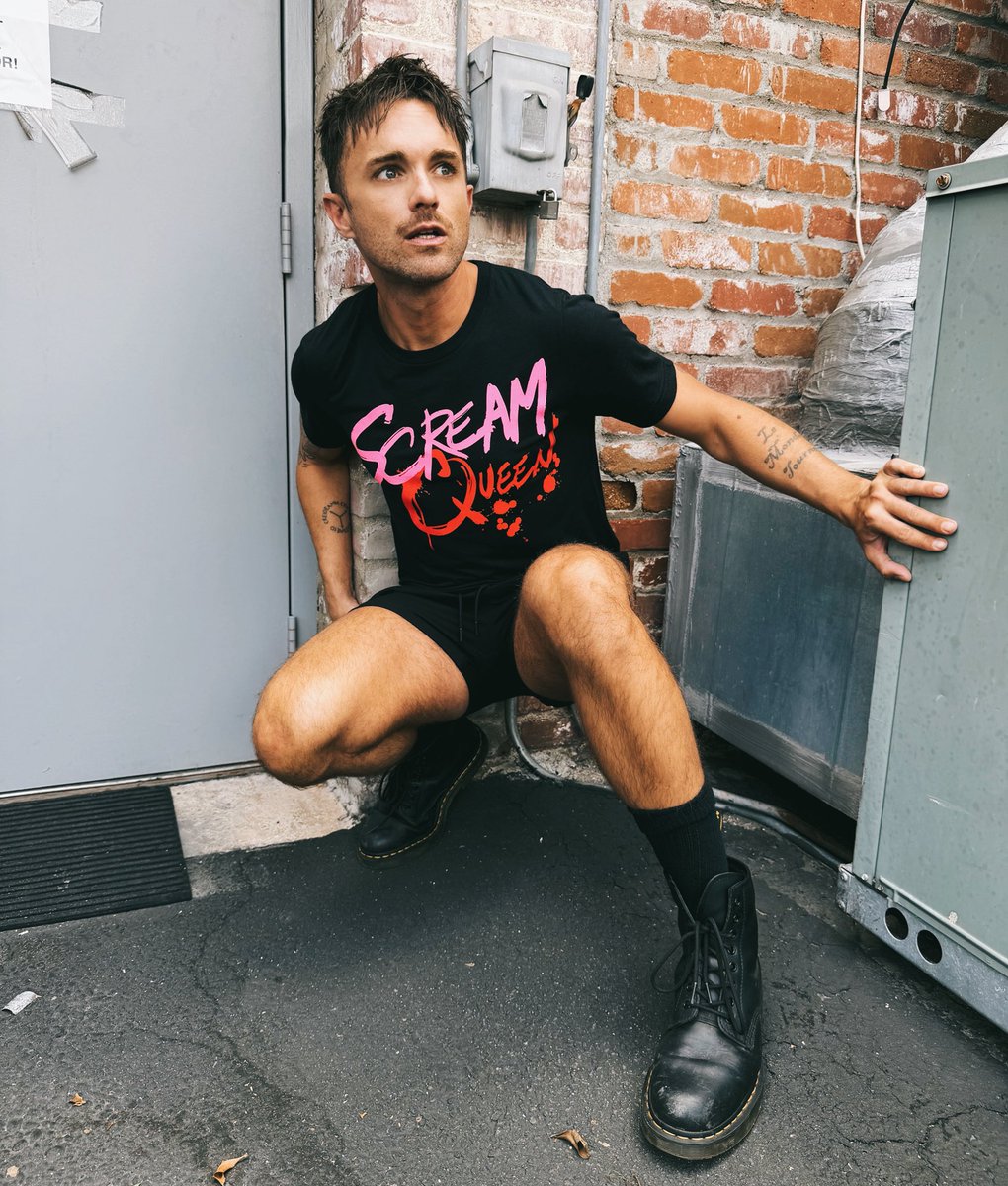 smTownWeirdo's tweet photo. #thomasdekker #screamking #screamqueen https://t.co/DNnVkQ9cjc
