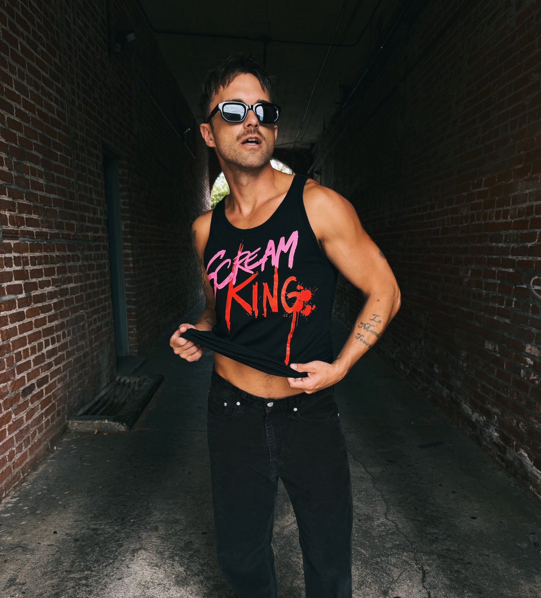 smTownWeirdo's tweet photo. #thomasdekker #screamking #screamqueen https://t.co/DNnVkQ9cjc