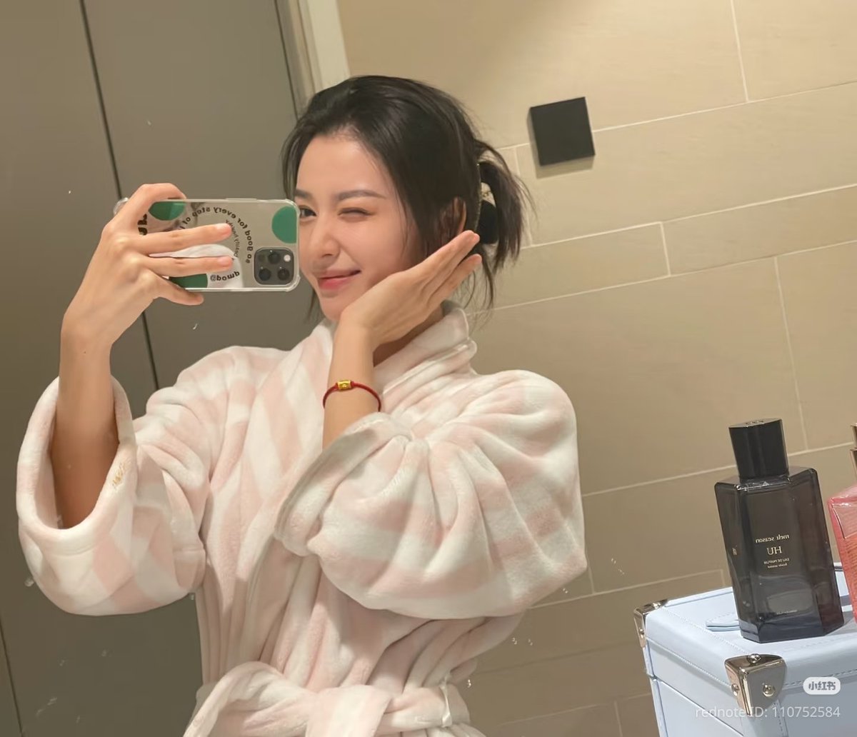 LaChuran99's tweet photo. [Throwback] 220321 ▪︎ Wang Churan Xhs Update 

Spring Perfume Sampling🍃

Some prop setups for at-home photos
How many items can you spot?

#WangChuran #王楚然 https://t.co/cXlE7jyYoq