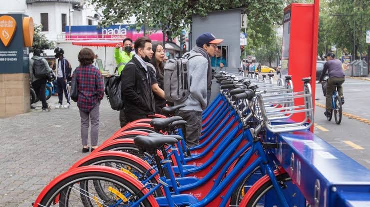 ElDatoEcua's tweet photo. #Urgente $22 MIL DÓLARES COSTÓ CADA BICICLETA PARA EL SERVICIO DE TRANSPORTE GRATUITO DE QUITO.

Entre el 28 y el 30 de julio comenzará a funcionar el sistema de transporte gratuito en bicicleta en Quito, en el que el municipio ha destinado más de $5 millones, lo que representa un gasto de más de $22.000 mil dólares por cada bicicleta.