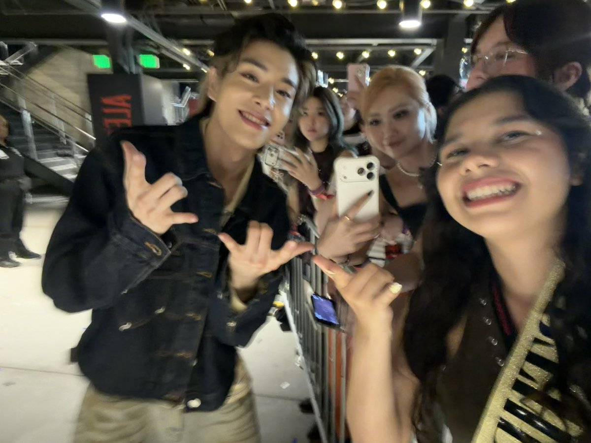 jvngkooksfate's tweet photo. jake and i doing the spiderman pose during send off in san diego !! marvel engene we are so up, happy spiderman release week🕷️❤️ https://t.co/jFxC6N3ZRe