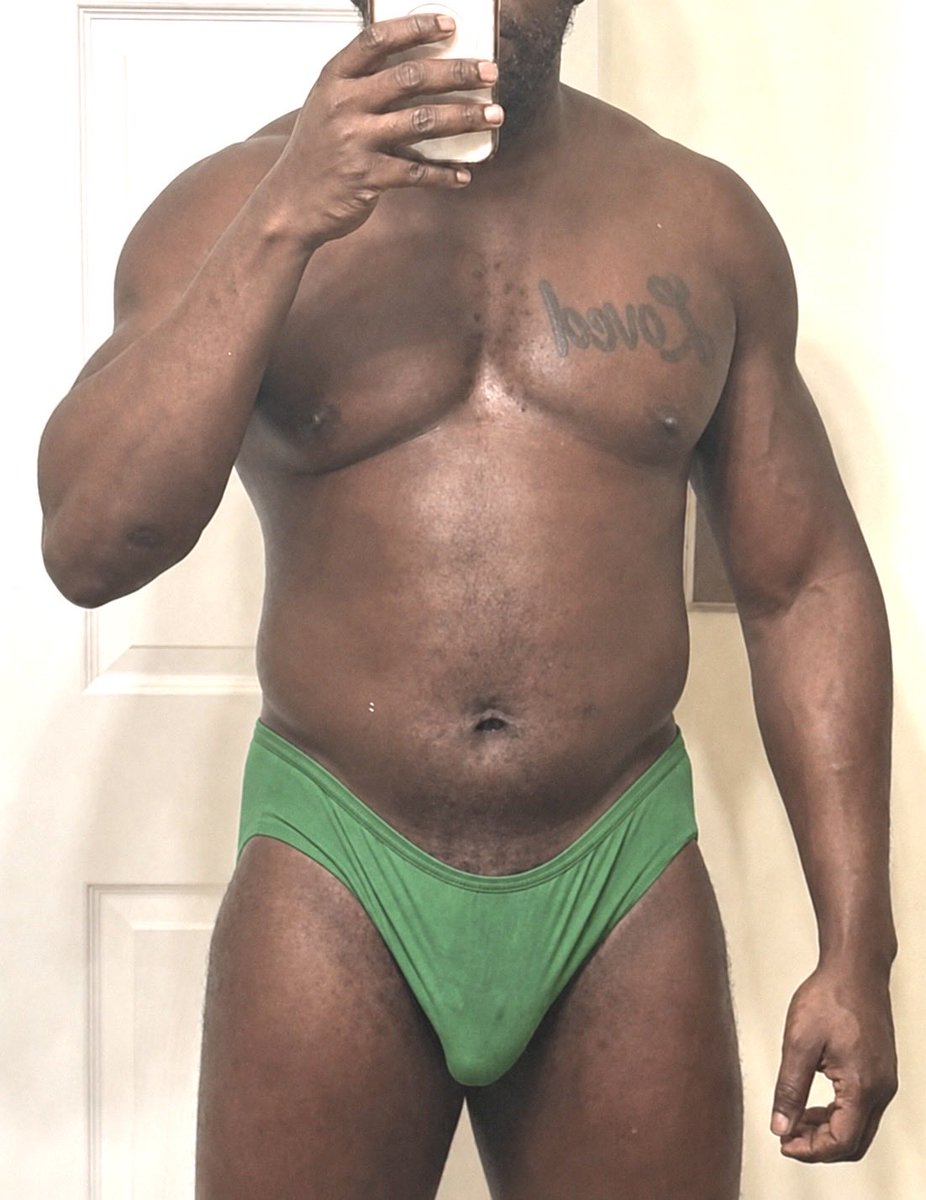 NaturalPlayboi's tweet photo. I be working out and stuff 😂👋🏾😜 https://t.co/h80OXFXm5Z