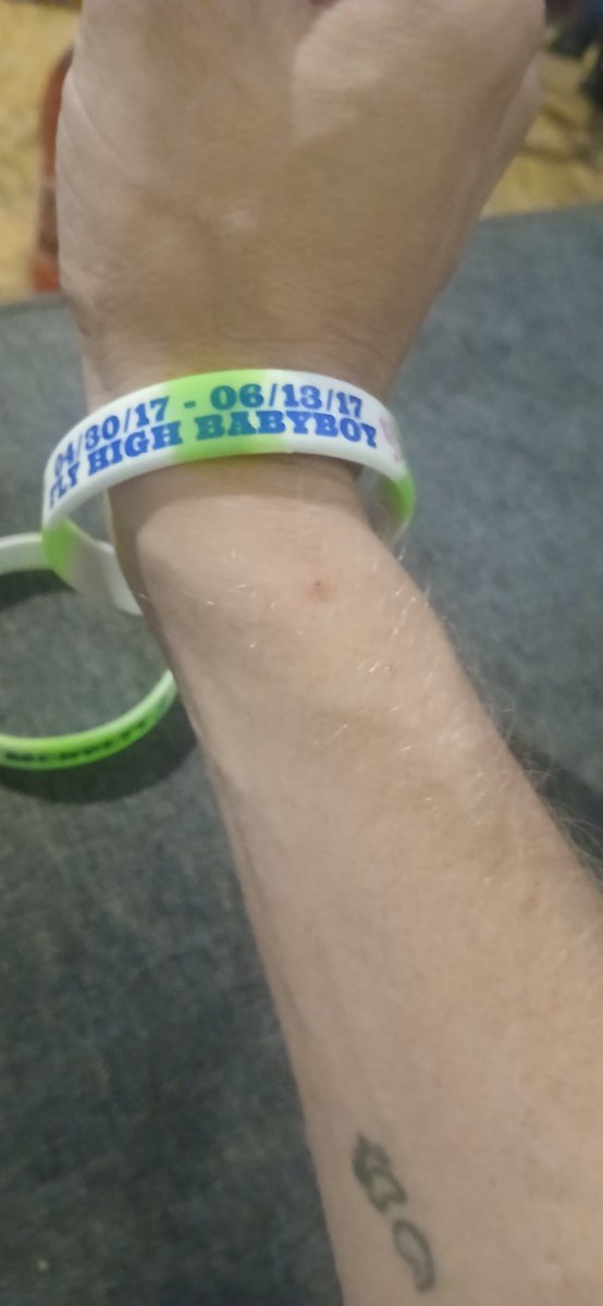 GhostWolfKing89's tweet photo. #expresswhatmatters #wristbandbros love it https://t.co/vBNkLbvMlr