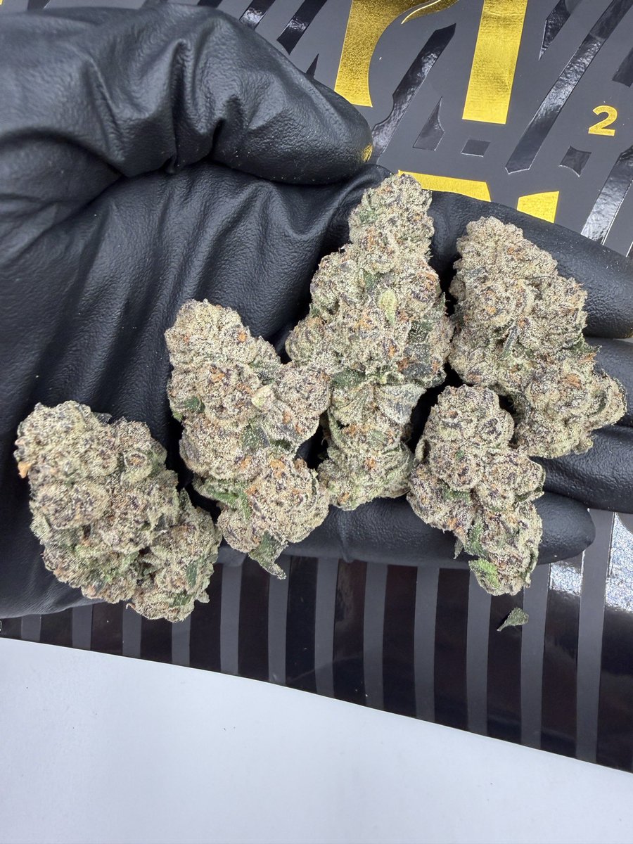 _StonersRUs_'s tweet photo. 🚨 GIVEAWAY 🚨 

🏆 2 Winners 🏆 
Win 7G of Zour Caviar by HOF LA or 14g of Super Runtz 🔥

How to enter: 
• Follow @GIAEXOTIX 
• Follow @_StonersRUs_ 
• Like &amp; repost
• Comment “420” when done all ✅ 

Winners will be picked August 8th ⏳ - Good luck to you all! 💚 https://t.co/NANcN16WK2
