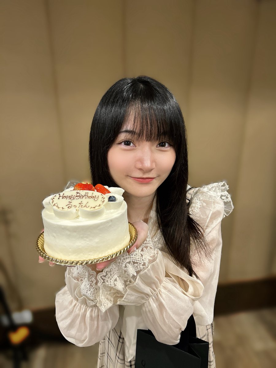 misatohirase's tweet photo. おはよ🔅

今日は椎名るかちゃんのお誕生日🪽
なので昨日のリハでお祝いしたよん👍🏻◝✩
るったんお誕生日おめでとう♡
変わらず綺麗な歌声で耳幸せだし相変わらずかわいい😮‍💨素敵な一年になりますようにっ🫶🏻
当日よろしくねえ☺️

#MST まであと5日🪄
🗓8/2(日)
📍GOTANDA G4
🎫https://t.co/f9Q5W3UGyV https://t.co/Xg0y5LPf1F