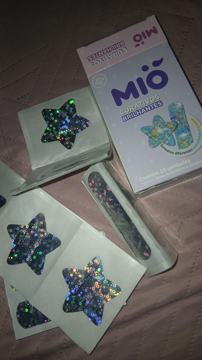 fckx4ns's tweet photo. eu com 3 buraco no pé que ta quase dando pra ver o osso parecendo que levei tiro e minha mae me compra esse curativo pra ficar fofo, tadinha KKKKKKKKKKK https://t.co/X9I1Ajnbi3
