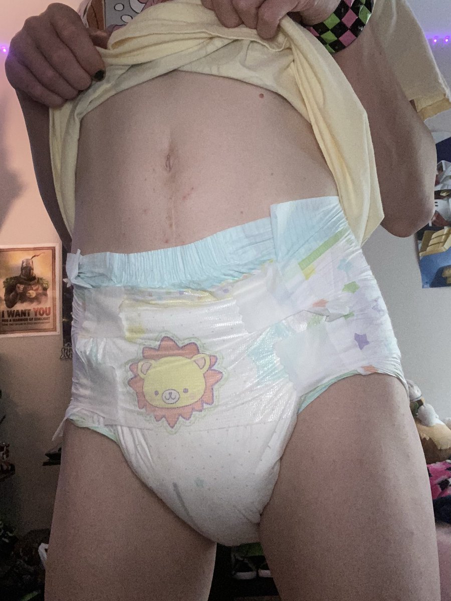 SoggySophi's tweet photo. Little kings on a little queen 🌸😋🍼 ( FT da choppa shirt >:3 ) https://t.co/KPTg0nTXHm