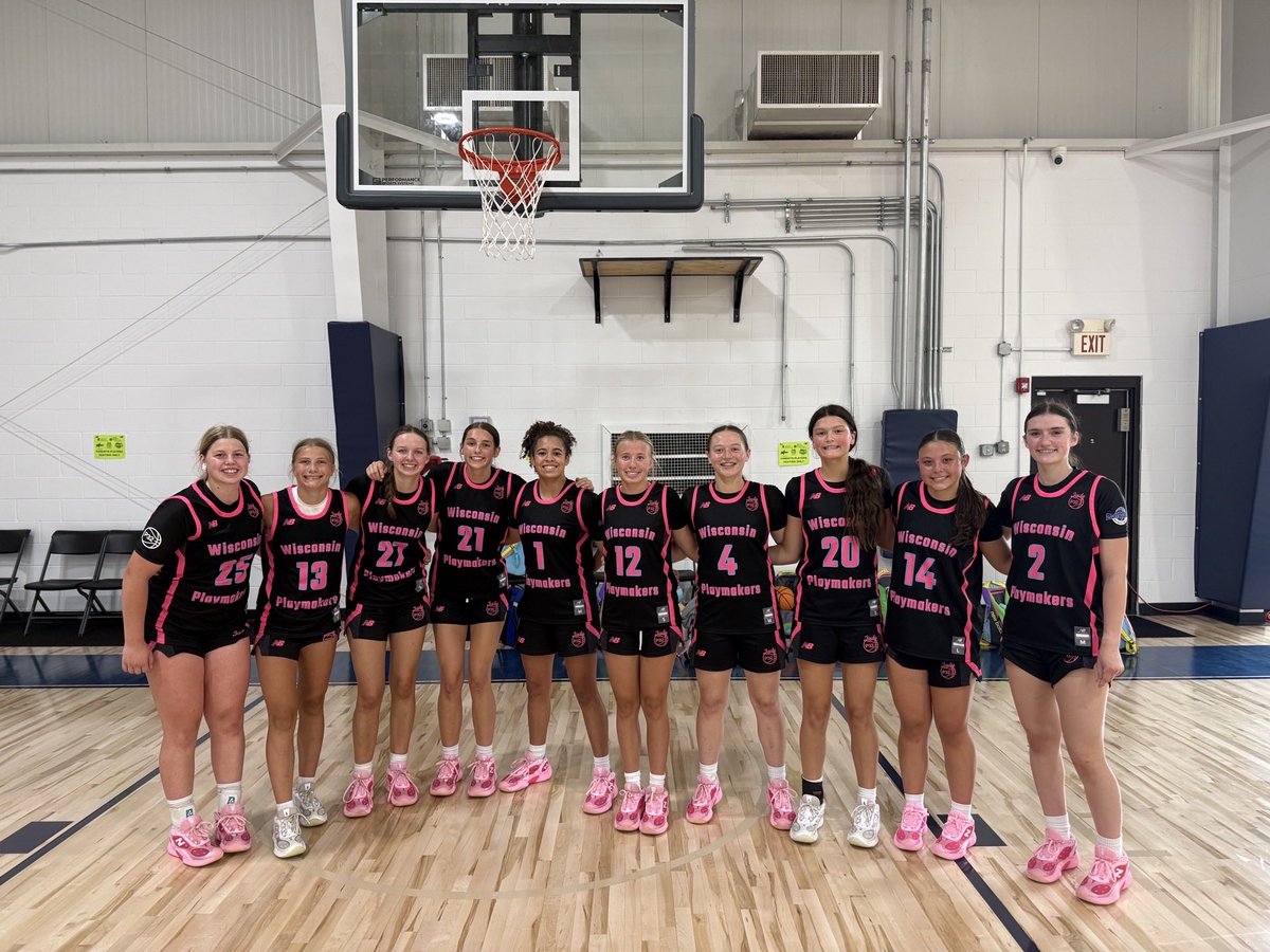 BriaBauer13's tweet photo. Great season with this team! Lots of great opportunities and memories created!! 💕🤍🏀 https://t.co/tkTaPy1MAB