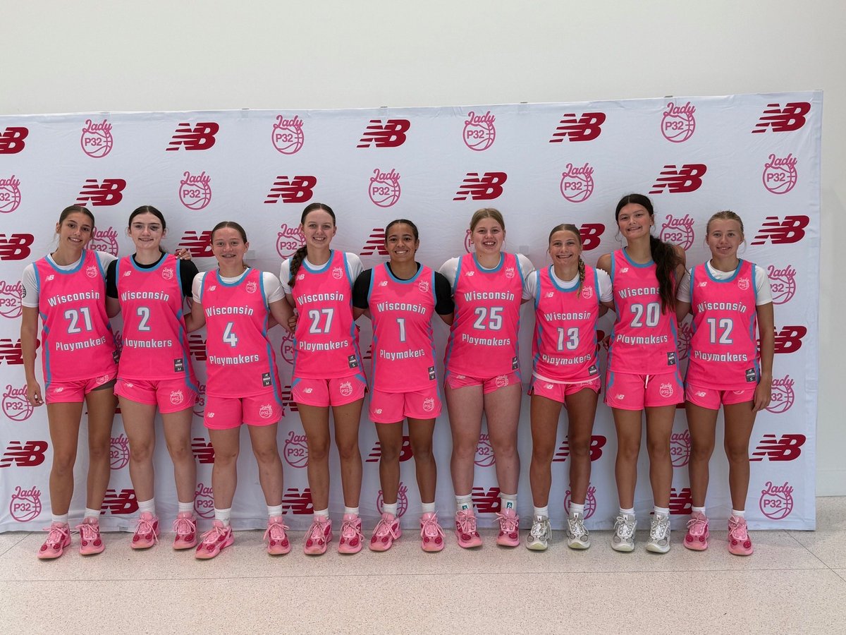 BriaBauer13's tweet photo. Great season with this team! Lots of great opportunities and memories created!! 💕🤍🏀 https://t.co/tkTaPy1MAB