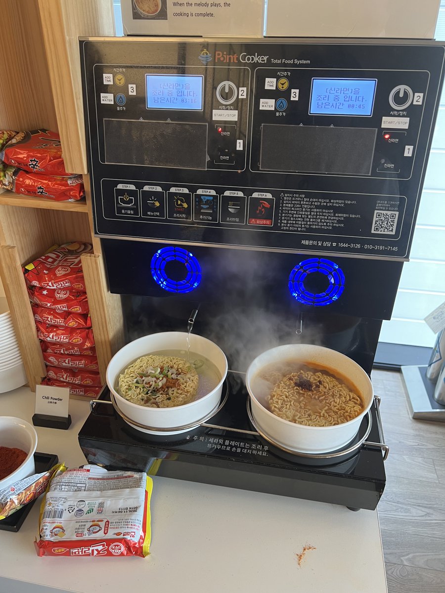 HasMagenta's tweet photo. 朝からバイキング！
食べ物の味付けが日本人に似てるからか何食っても美味し！

バイキングにインスタントラーメンあるのはビックリしたけどw https://t.co/LjDD9h9xBF