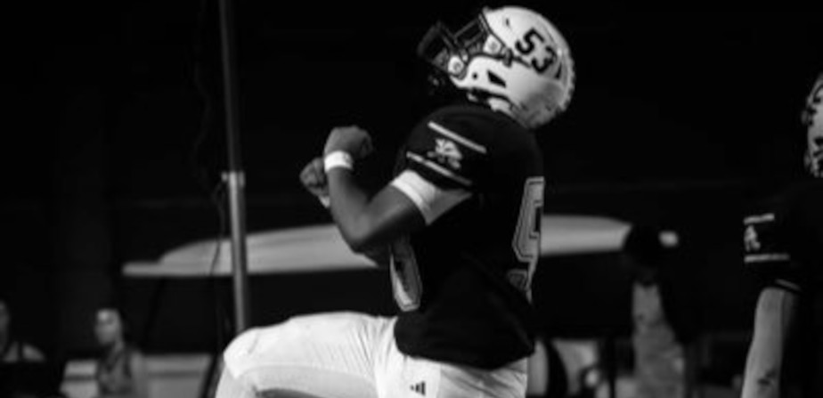 AZPrepVarsity's tweet photo. Q&amp;A with Willow Canyon defensive end/tight end Devar Allen
https://t.co/9ORsfR2P8c

@devarallen18 https://t.co/dVcfhSWAKs