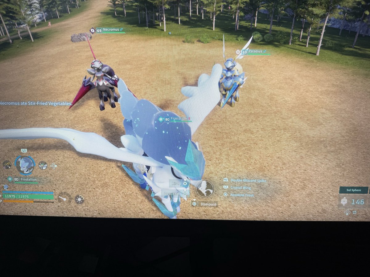 PACDUECE's tweet photo. #Palworld 
Found a glitch to have multiple pals out at once. https://t.co/pvpHljxhnU