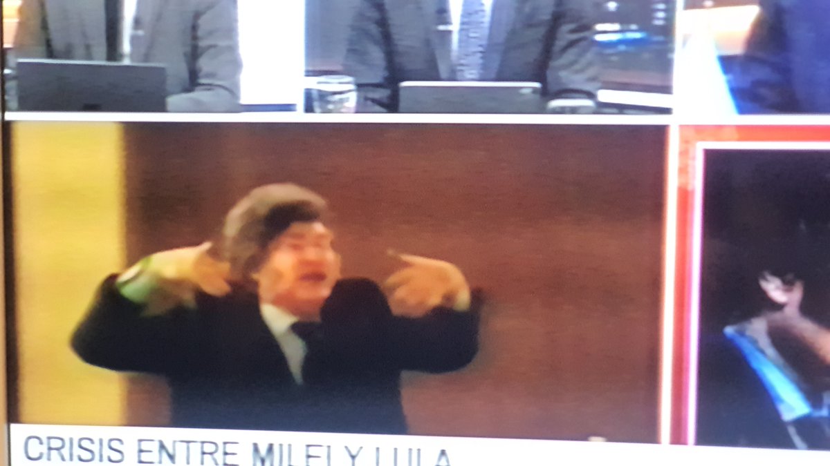 MGHernandez_ok's tweet photo. El Presidente Milei expresa sus ideas personales y tal vez la de sus militantes.  Y lo peor es que se expresa como Presidente de la Nación. Así nos genera conflictos diplomáticos y que nos odien en el mundo (más que antes). No me simpatiza Lula ni su política. Menos me simpatiza tener un Presidente "star" que no piensa antes de lanzar exabruptos.