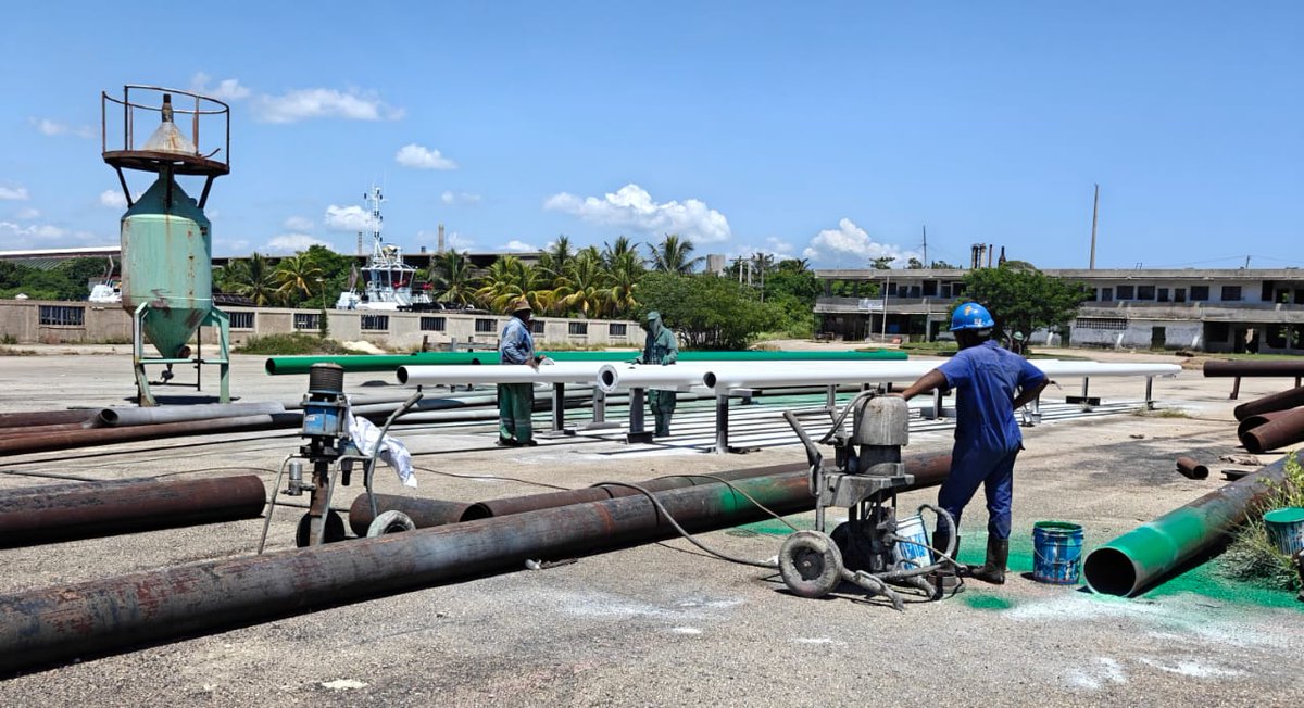 EMPet_Matanzas's tweet photo. #empetvamospormas Continúan a buen ritmo los trabajos de pintura en tuberías del Muelle PC3,pertenecientes a la DTCCM.
#seguimos avanzando
#CUPET 
#empet
#MatancerosEnVictoria 
#PetrolerosPorCuba https://t.co/AsDU3D2ggt