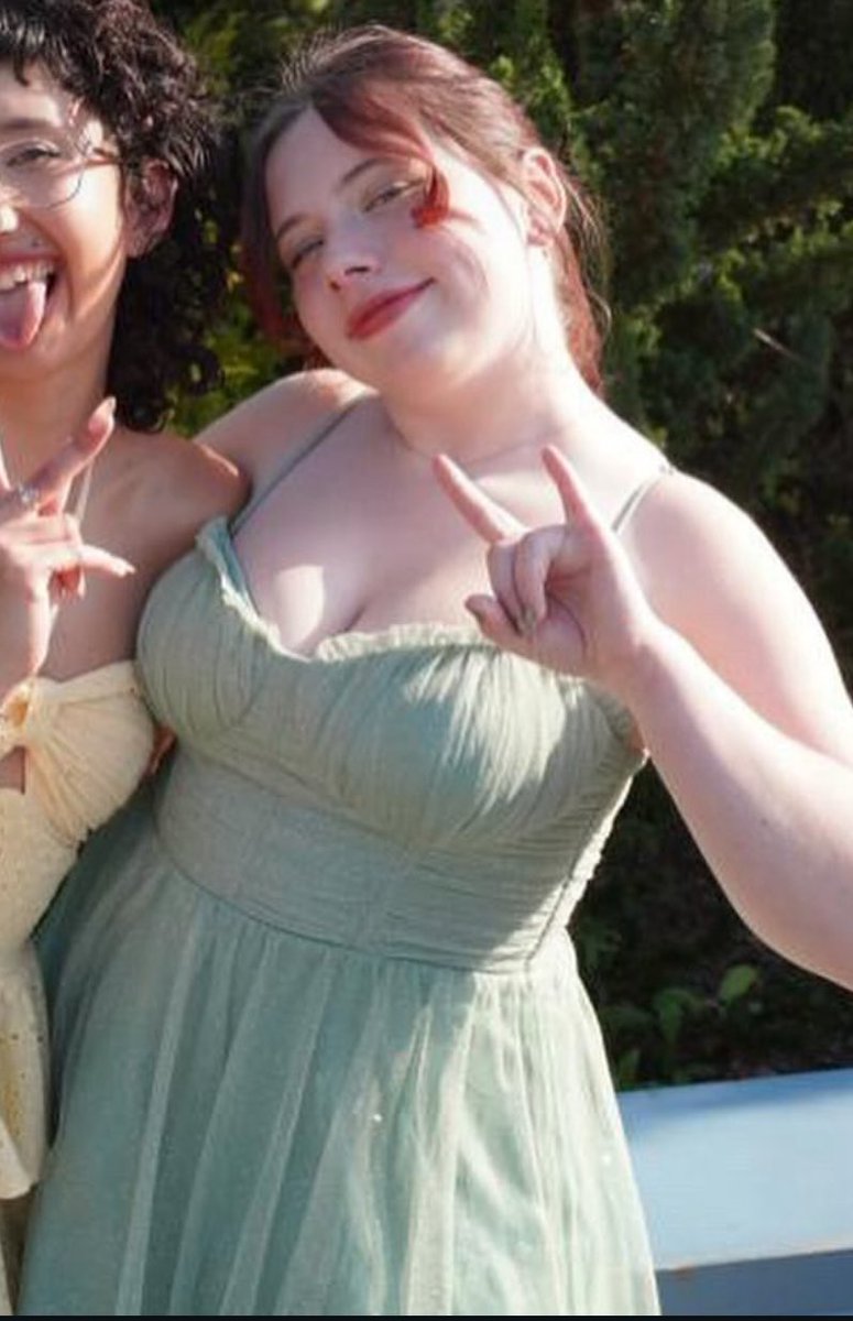 IRLbopLuver's tweet photo. Addison loves to show off her fat utters in dresses https://t.co/yOtLhScot8