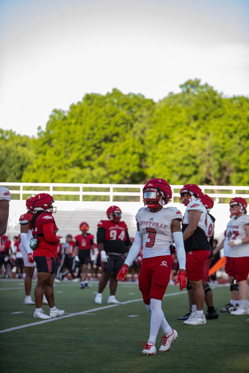 CoachYancy_'s tweet photo. S/o to my WR @TylerJackson_5  for earning a spot on the JC Gridiron Preseason Watch List. Keep working hard and staying committed to the work‼️ Only a matter of time. @BradHoiseth 💯 https://t.co/7GyEW1p3E0