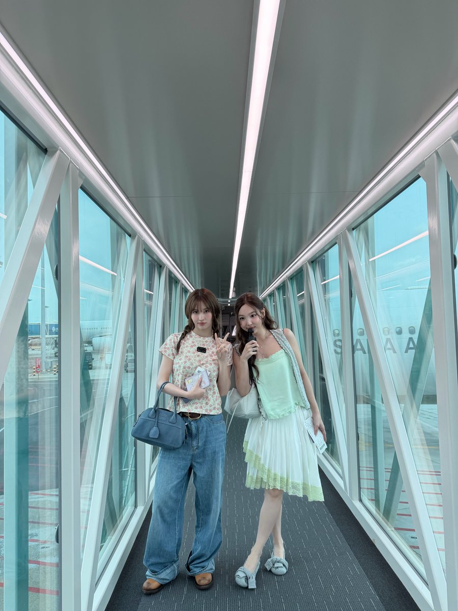 godmitzu's tweet photo. NAYEON AND MOMO GOING ON A TRIP?? https://t.co/cZd0UpVIZ5