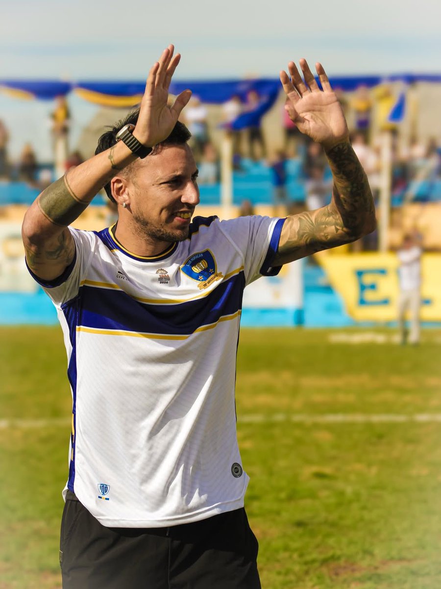 InteriorFut's tweet photo. EL GLOBO SANRAFAELINO CON REFUERZO DE PRIMERA 🛰️🌟

@Vangioni21Ok fue presentado como refuerzo oficial de @clubhuracansr frente previo al clásico ante Sportivo Pedal que terminó en victoria para el Gigante de Pueblo Diamante por 2-0. 🇧🇧😱

 📸: @ClubHuracanSR https://t.co/foh4Yi7xgU