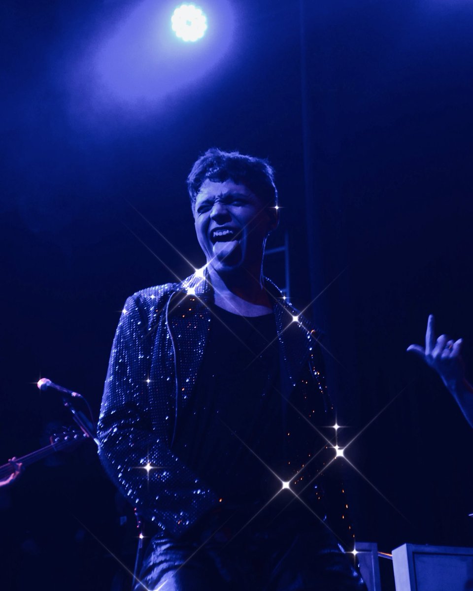91lvelysxb's tweet photo. hola, le saqué fotos a el mismisimo alan lez en su primer niceto.
aguante el pop siempre 🌟💿 https://t.co/XJKaEiX4KR